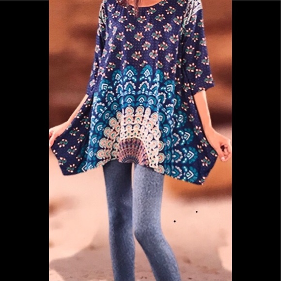 Sacred Threads Tops - NWT.  Sacred Threads Blouse/Tunic.    220163.   LG/CL/GR01